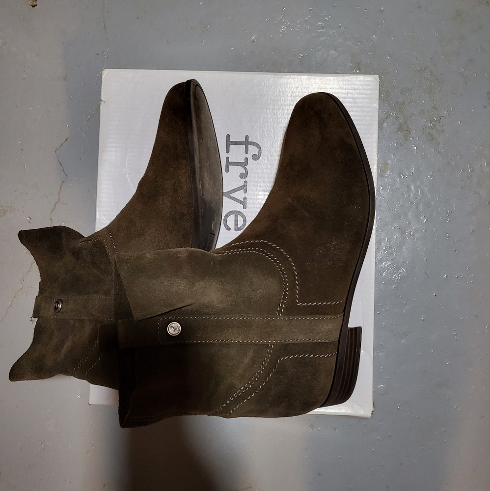 Frye size 8 1/2 green suede ankle boots